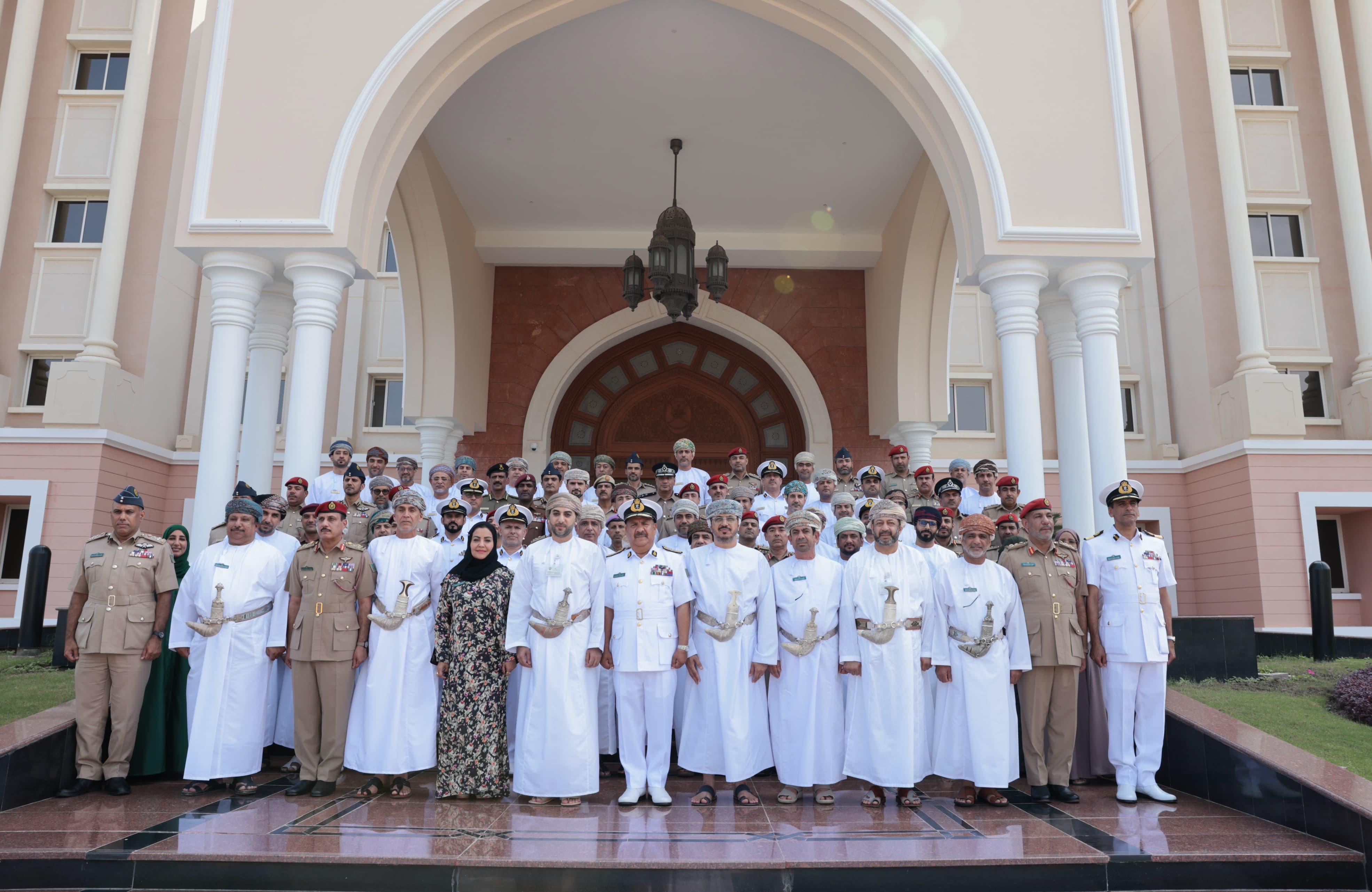 نائب رئيس الجهاز للرقابة على الوحدات الحكومية يستقبل وفد كلية الدفاع الوطني