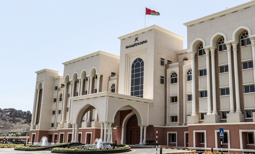 رئيــس جهــاز الرقابـة الماليـة والإداريـة للدولــة يرفع إلى
جلالة السلطان المعظم التقرير السنوي للجهاز لعام 2022م