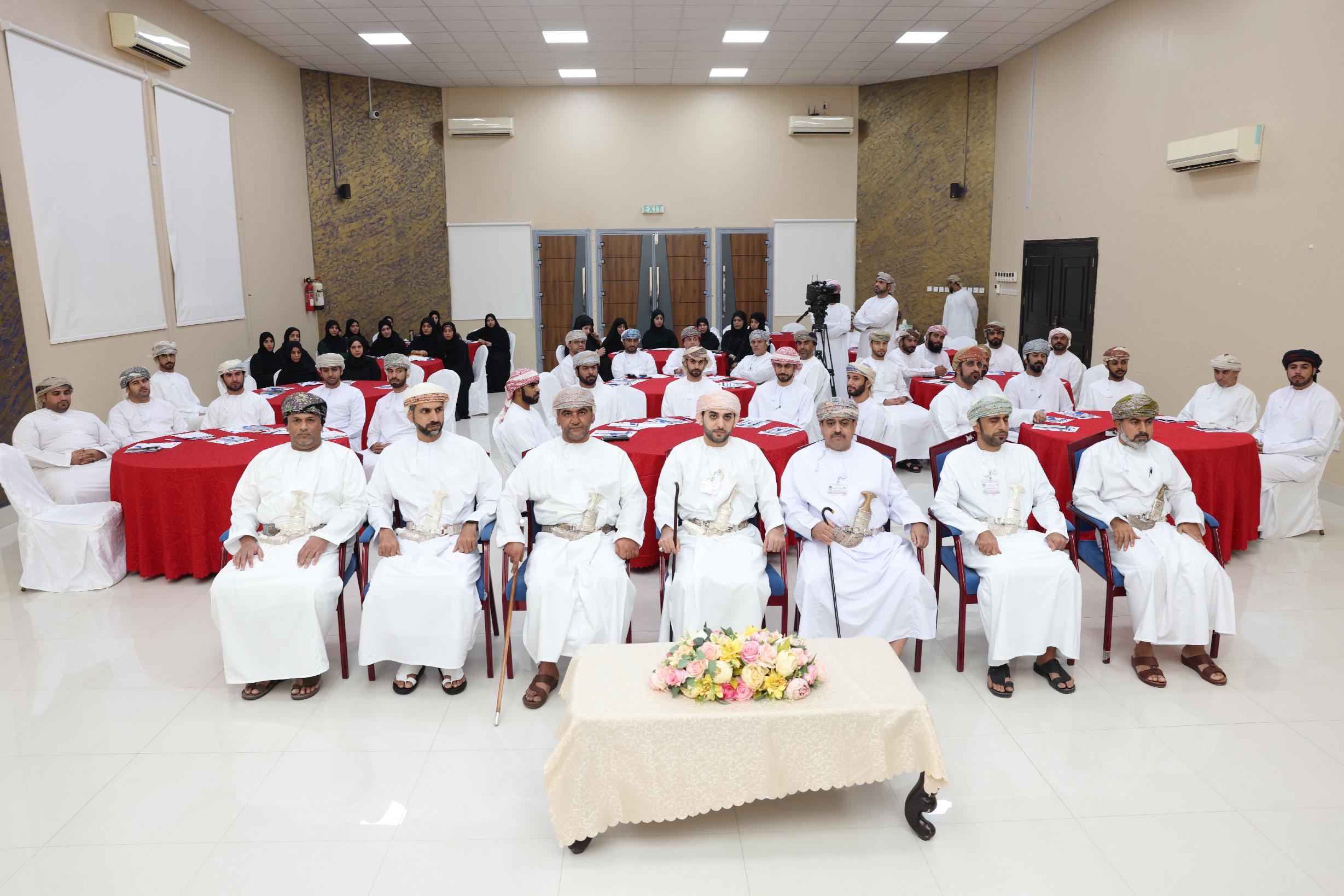 بمشاركة 24 جهة حكومية من محافظتي البريمي والظاهرة
جهاز الرقابة ينفذ البرنامج التدريبي الرقابة على المناقصات والعقود والمشتريات للمجموعة السابعة