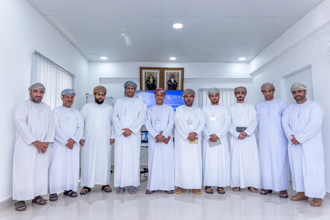 دائرة الرقابة بجنوب الباطنة تجتمع بدائرة الإسكان والتخطيط العمراني