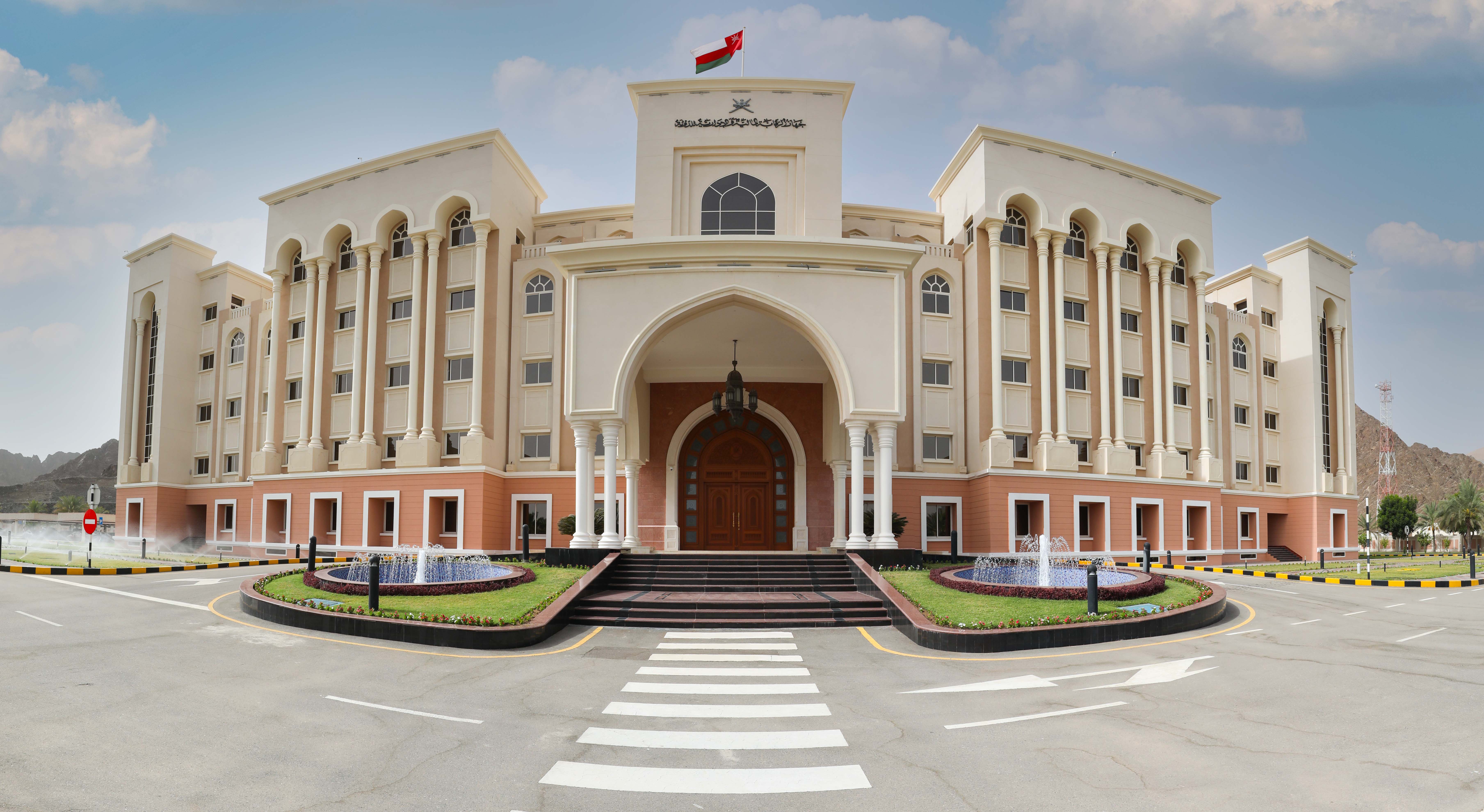 رئيــس جهــاز الرقابـة الماليـة والإداريـة للدولــة يرفع إلى
جلالة السلطان المعظم التقرير السنوي للجهاز عن عام 2023م