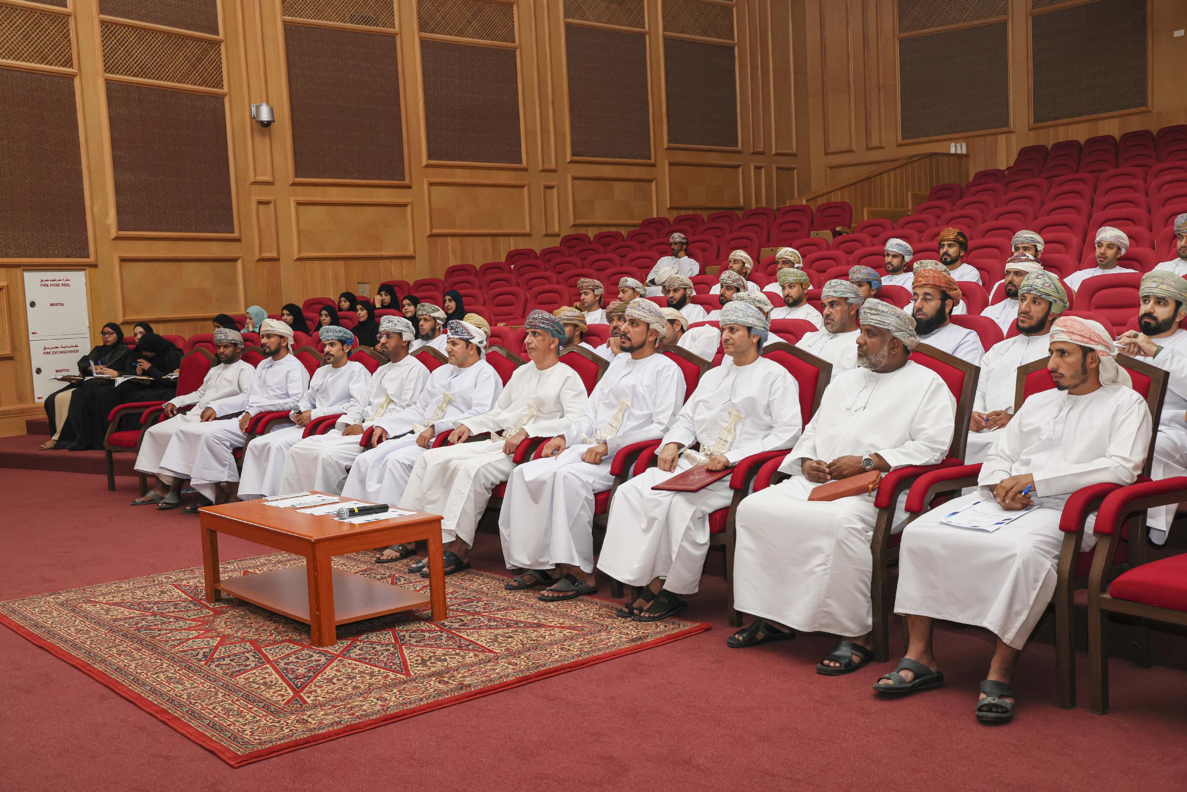 جهاز الرقابة ينفذ البرنامج التدريبي الرقابة على المناقصات والعقود والمشتريات للمجموعة السادسة والذي يستهدف الوحدات الإدارية بمحافظتي الداخلية والوسطى