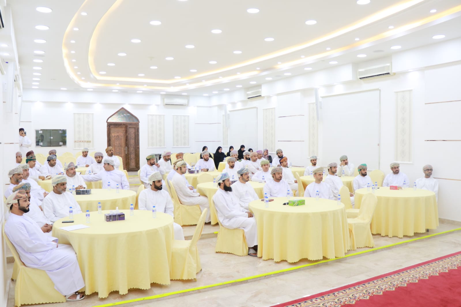 جهاز الرقابة ينفذ ندوة توعوية بعنوان
"حماية المال العام وتعزيز النزاهة وتجنب تضارب المصالح"
لموظفي بلدية شمال الباطنة